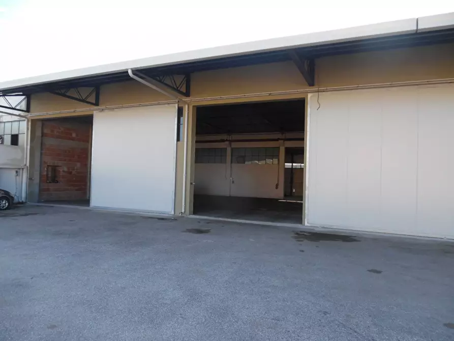 Immagine 16 di Capannone industriale in affitto  in Via Val Tiberina a San Benedetto Del Tronto