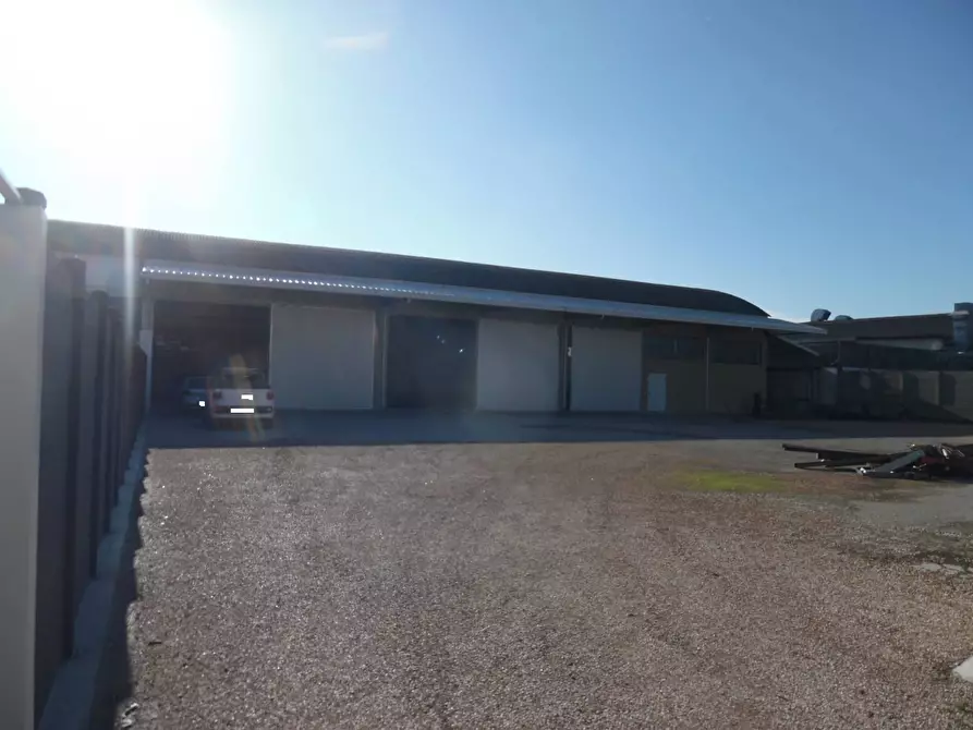 Immagine 17 di Capannone industriale in affitto  in Via Val Tiberina a San Benedetto Del Tronto