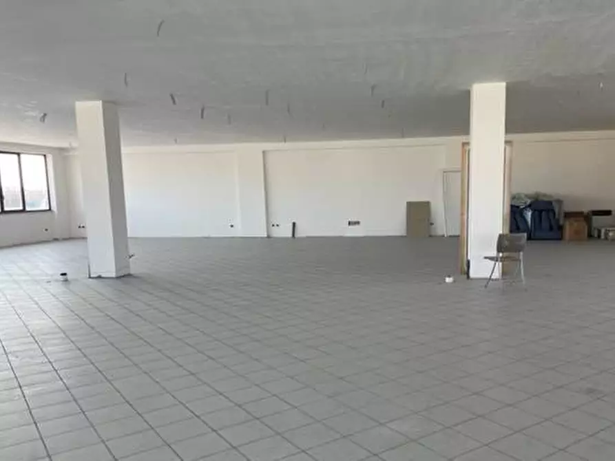 Immagine 2 di Locale commerciale in affitto  in Via Pasubio a San Benedetto Del Tronto