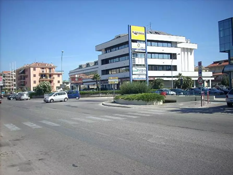 Immagine 2 di Ufficio in vendita  in Via Enrico Mattei a San Benedetto Del Tronto