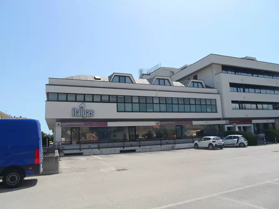Immagine 14 di Ufficio in vendita  in Via Enrico Mattei a San Benedetto Del Tronto