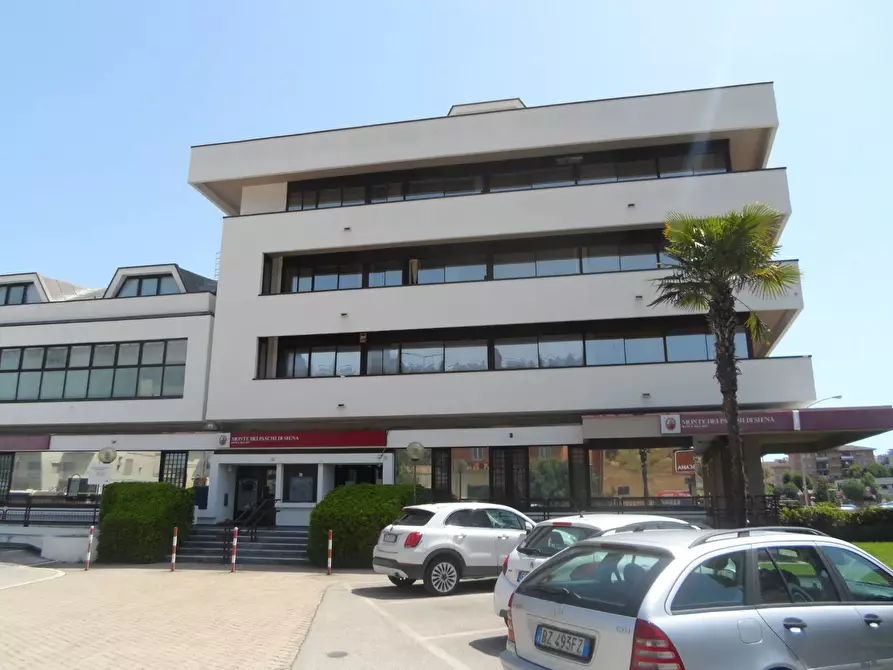 Immagine 12 di Ufficio in vendita  in Via Enrico Mattei a San Benedetto Del Tronto