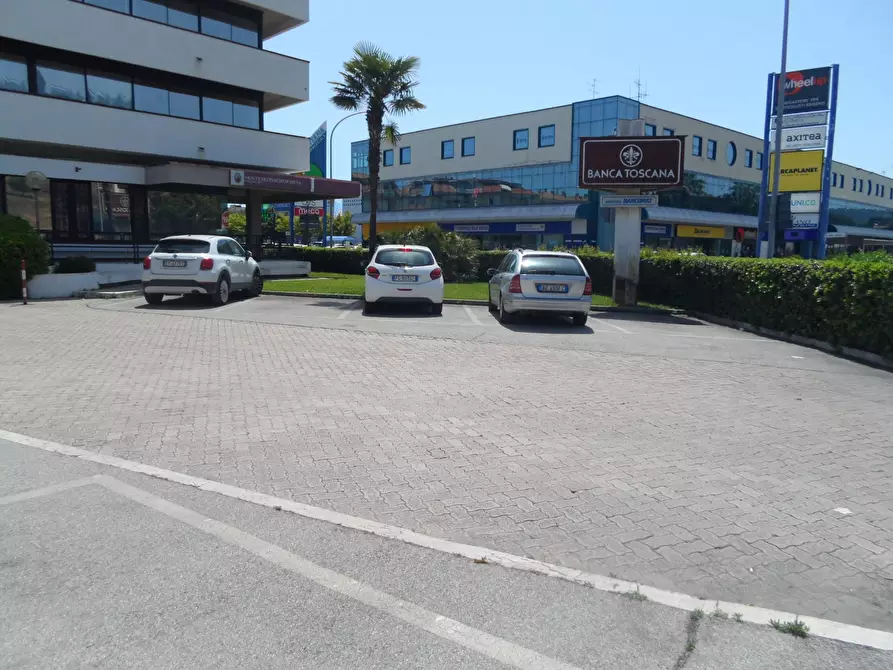 Immagine 17 di Ufficio in vendita  in Via Enrico Mattei a San Benedetto Del Tronto