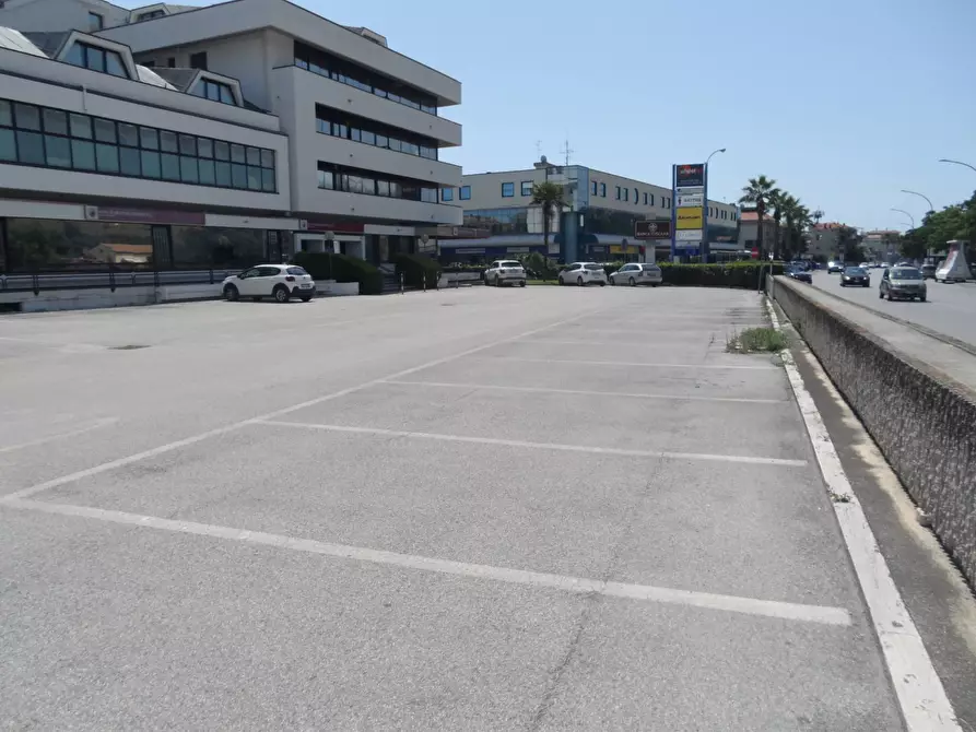 Immagine 18 di Ufficio in vendita  in Via Enrico Mattei a San Benedetto Del Tronto