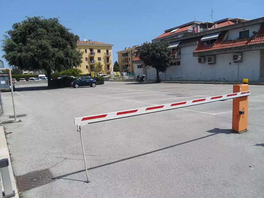 Immagine 25 di Ufficio in vendita  in Via Enrico Mattei a San Benedetto Del Tronto