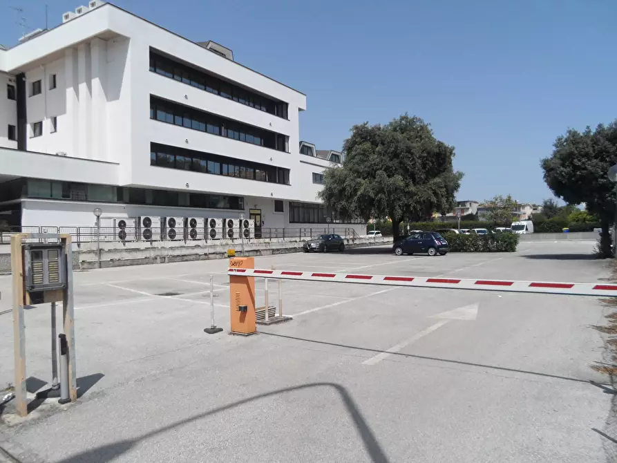 Immagine 26 di Ufficio in vendita  in Via Enrico Mattei a San Benedetto Del Tronto