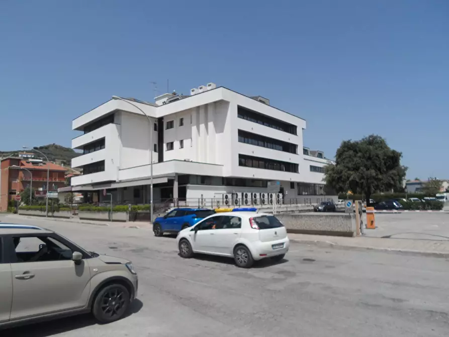 Immagine 27 di Ufficio in vendita  in Via Enrico Mattei a San Benedetto Del Tronto