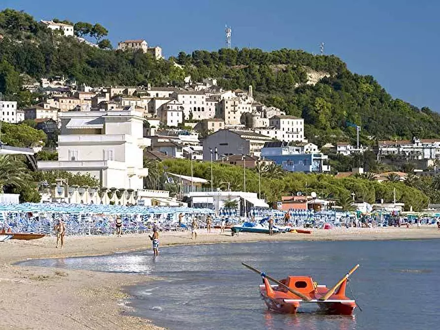 Immagine 5 di Villa in vendita  in Via Cristoforo Colombo a Grottammare