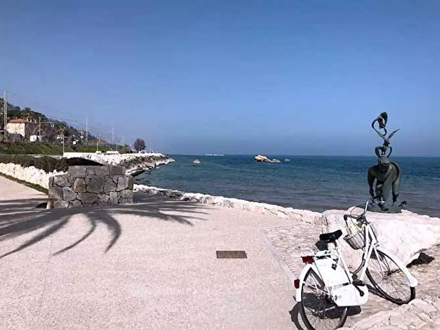 Immagine 2 di Villa in vendita  in Via Cristoforo Colombo a Grottammare