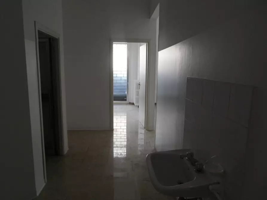 Immagine 20 di Locale commerciale in affitto  in Via Mare a San Benedetto Del Tronto