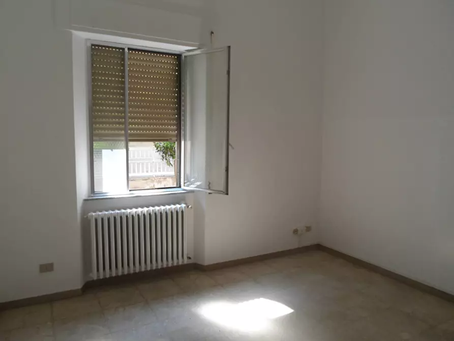 Immagine 28 di Locale commerciale in affitto  in Via Mare a San Benedetto Del Tronto