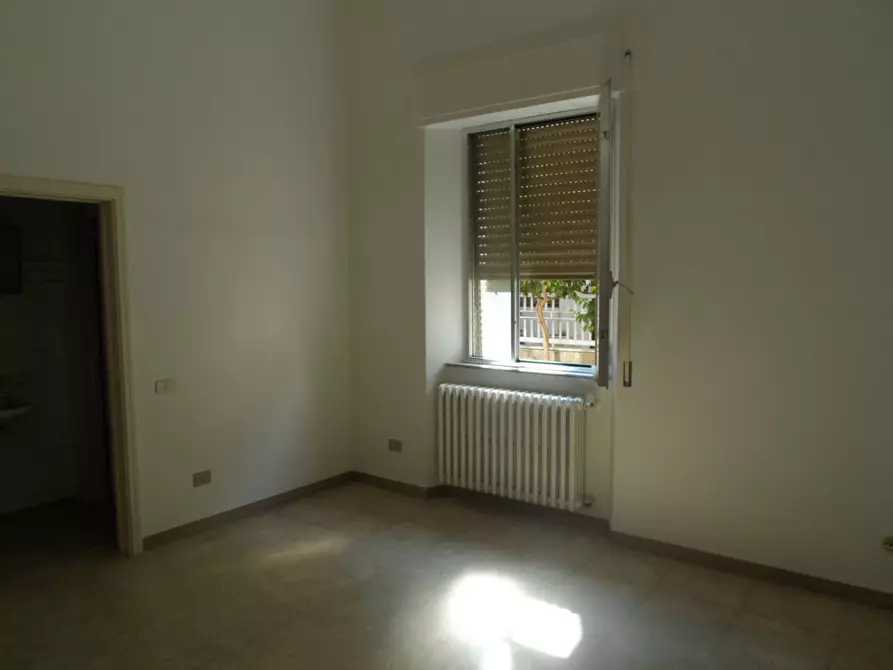 Immagine 29 di Locale commerciale in affitto  in Via Mare a San Benedetto Del Tronto