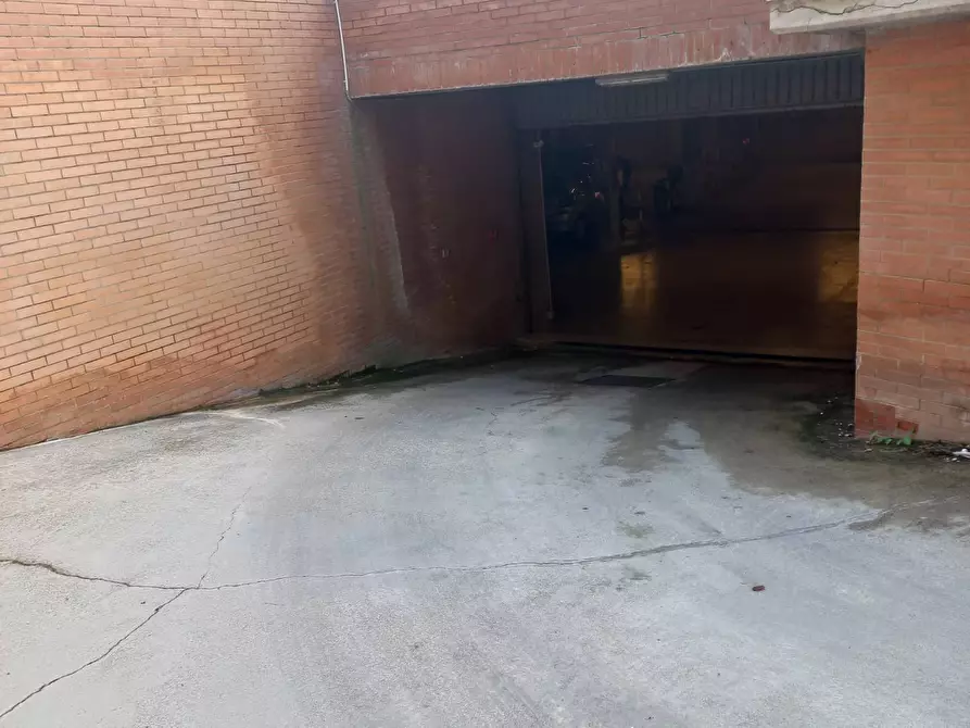 Immagine 2 di Box auto in vendita  in Via Fratelli Rosselli a Grottammare