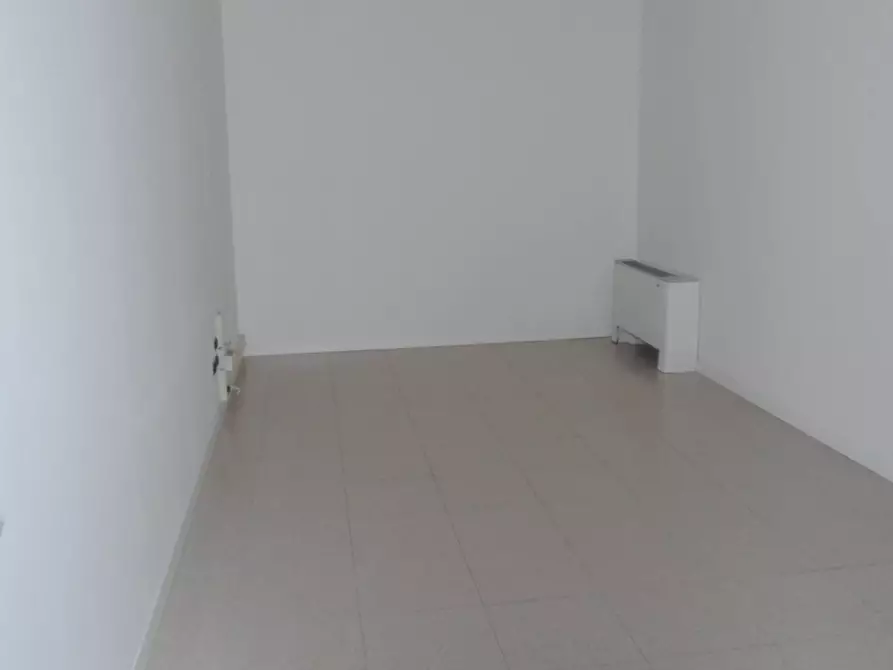Immagine 7 di Ufficio in affitto  in Via Pomezia a San Benedetto Del Tronto