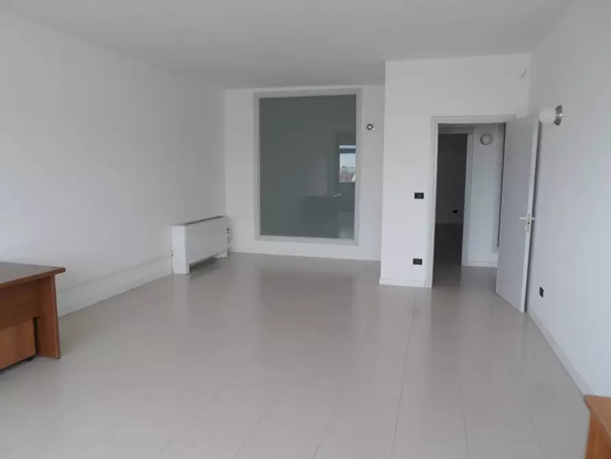 Immagine 2 di Ufficio in affitto  in Via Pomezia a San Benedetto Del Tronto