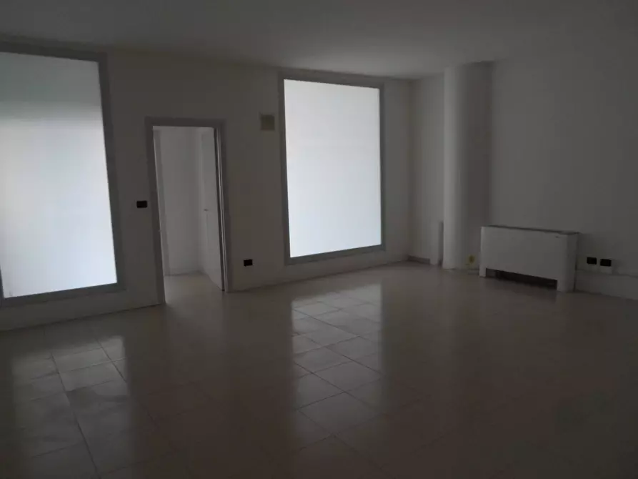 Immagine 8 di Ufficio in affitto  in Via Pomezia a San Benedetto Del Tronto