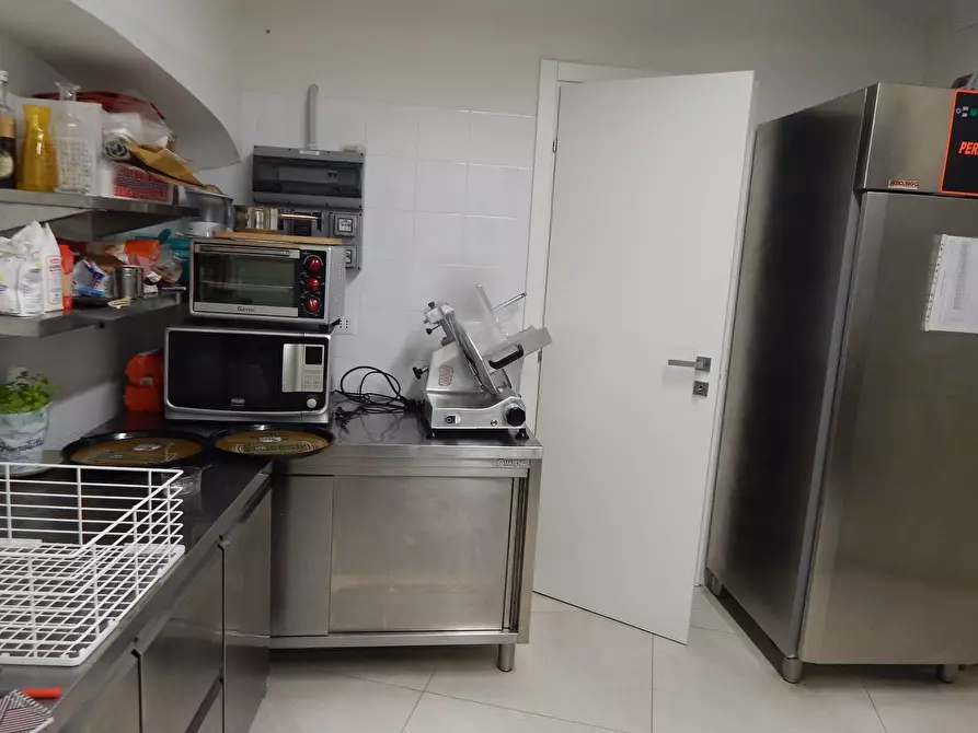 Immagine 3 di Attività commerciale in vendita  in Via Cagliata a Grottammare