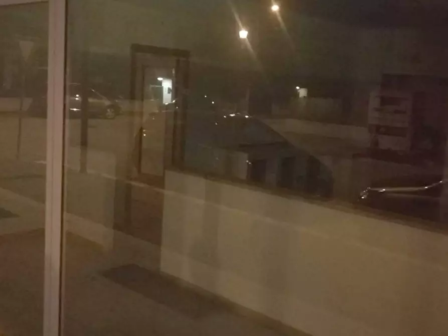 Immagine 2 di Locale commerciale in vendita  in Via De Chirico a Grottammare