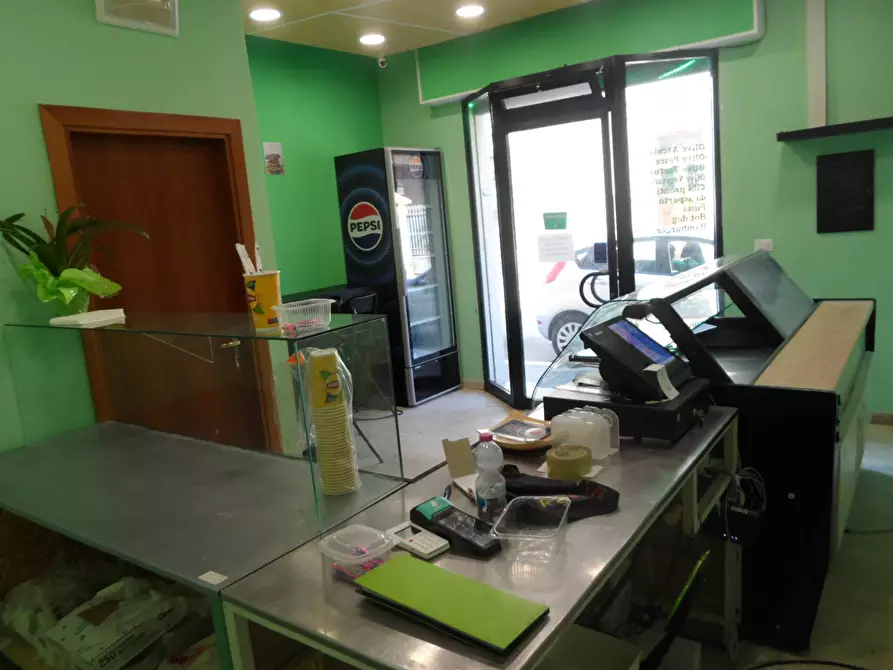 Immagine 5 di Locale commerciale in affitto  in Via Calatafimi a San Benedetto Del Tronto