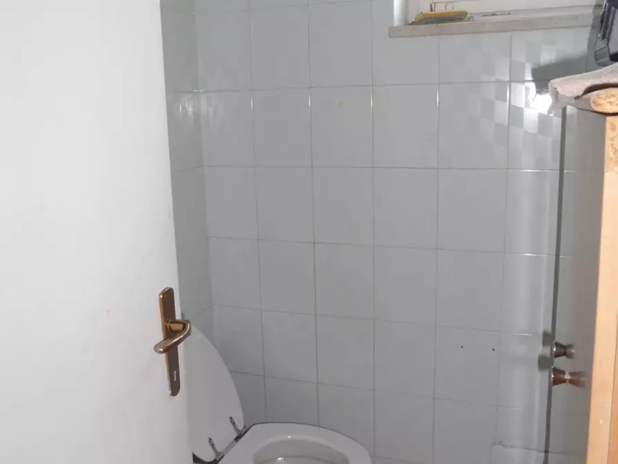 Immagine 10 di Locale commerciale in affitto  in Via Calatafimi a San Benedetto Del Tronto