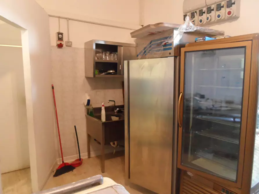 Immagine 8 di Locale commerciale in affitto  in Via Calatafimi a San Benedetto Del Tronto