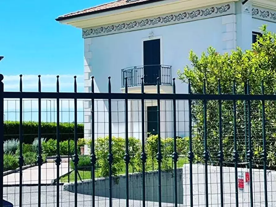 Immagine 2 di Villa in vendita  in Via Sandro Penna a Campagnano Di Roma