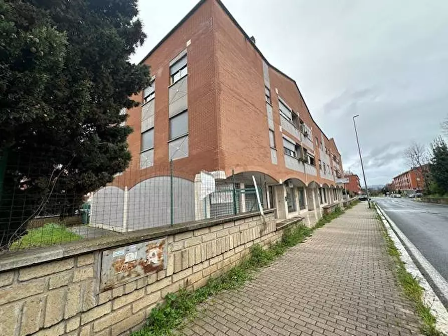 Immagine 7 di Locale commerciale in vendita  in Via Vincenzo Tieri a Roma