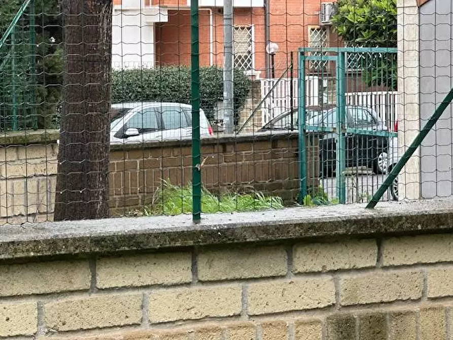 Immagine 8 di Locale commerciale in vendita  in Via Vincenzo Tieri a Roma