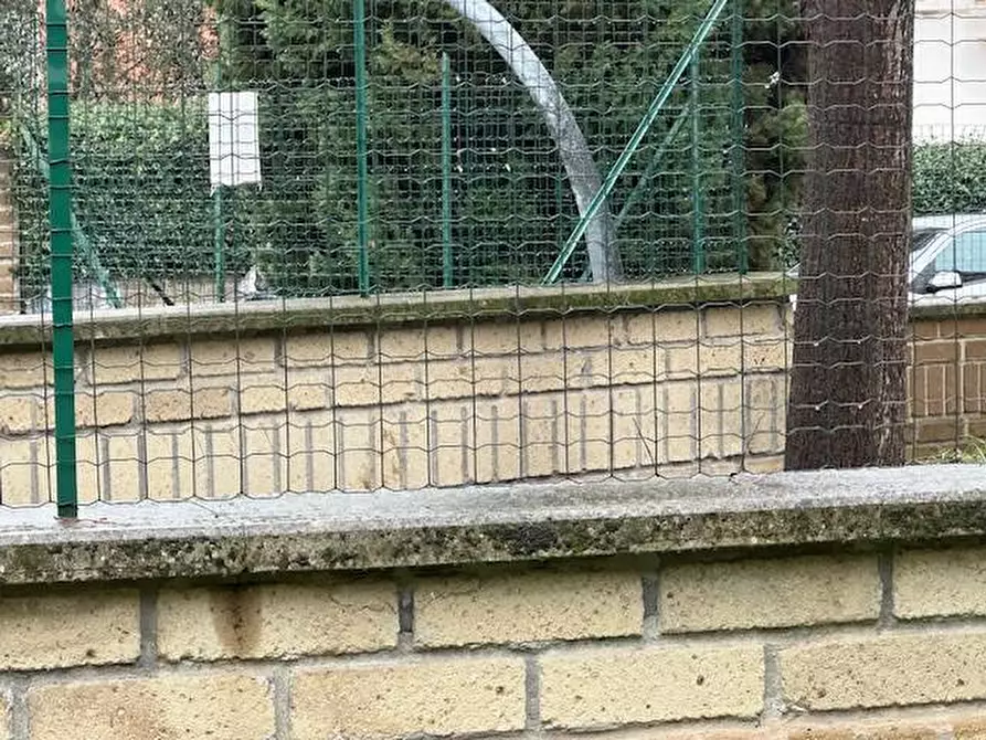 Immagine 9 di Locale commerciale in vendita  in Via Vincenzo Tieri a Roma