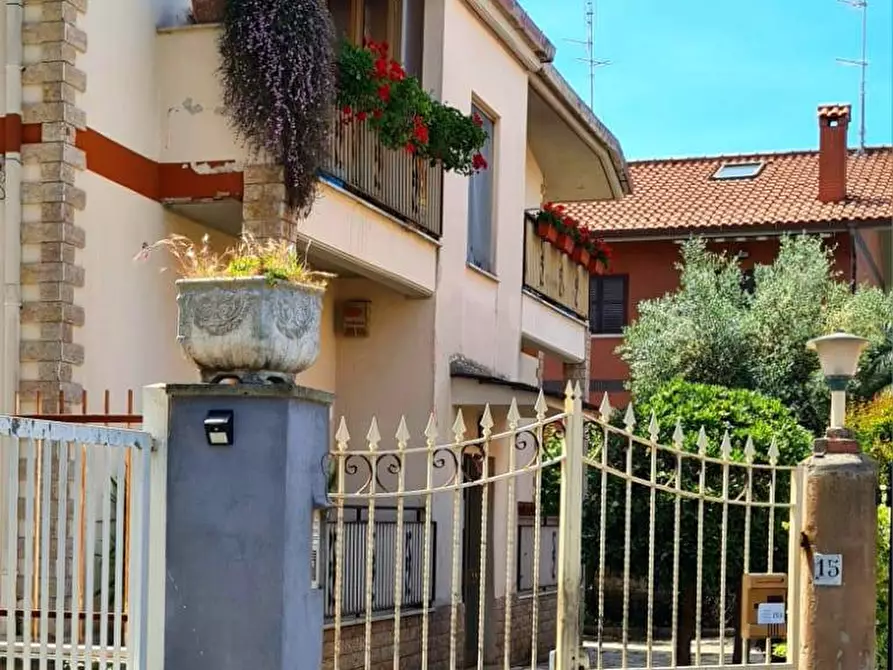 Immagine 1 di Appartamento in vendita  in Via Serafino Biffi a Roma