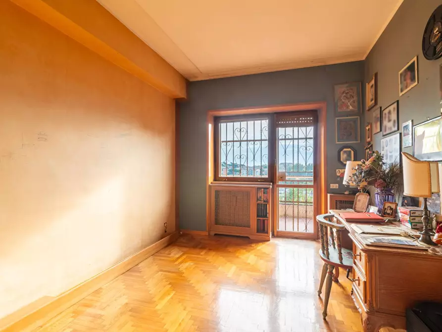 Immagine 24 di Appartamento in vendita  in Via Angiolo Cabrini a Roma