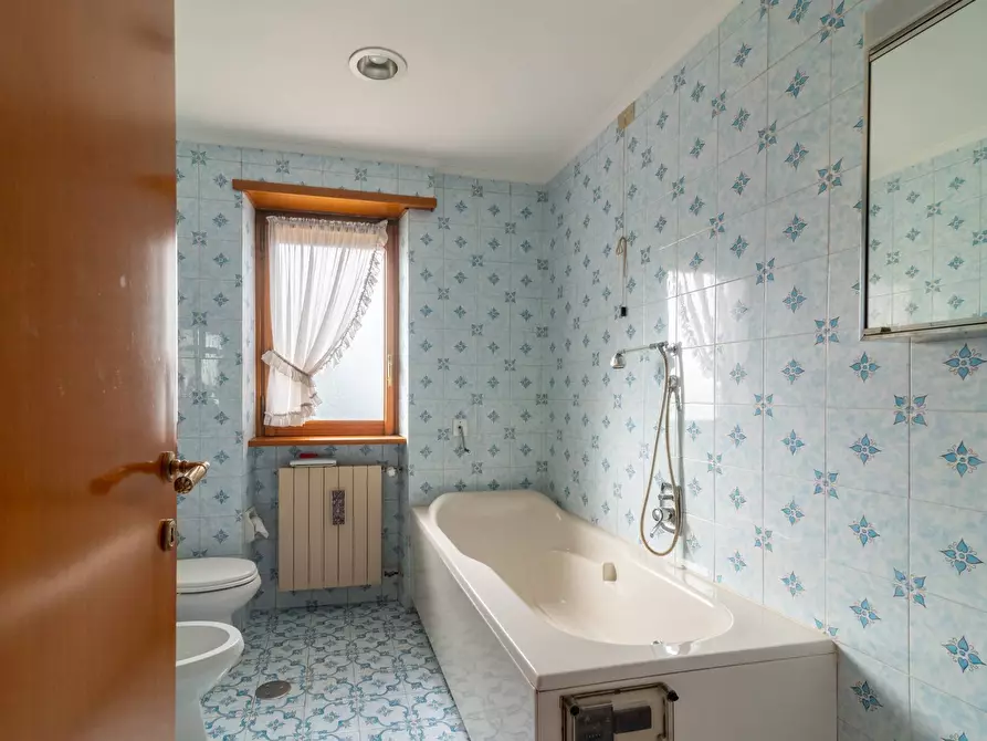 Immagine 25 di Appartamento in vendita  in Via Angiolo Cabrini a Roma