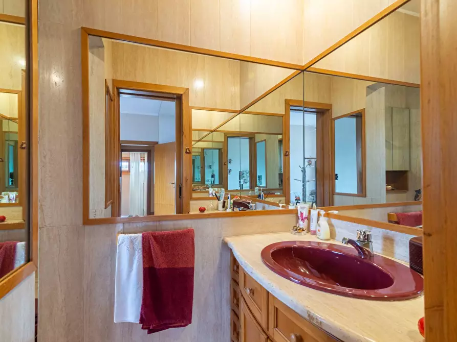 Immagine 28 di Appartamento in vendita  in Via Angiolo Cabrini a Roma