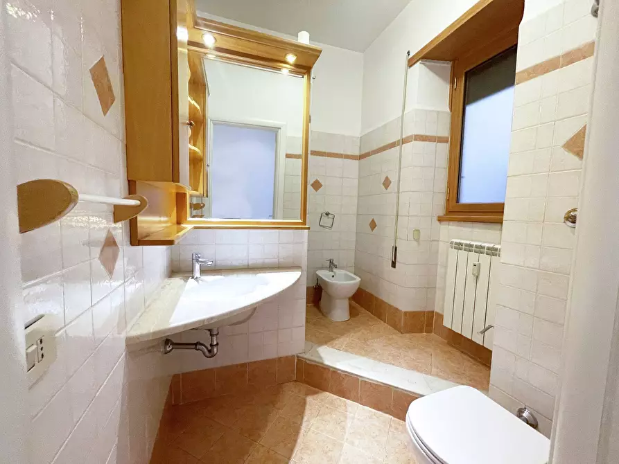 Immagine 29 di Appartamento in vendita  in Via Segesta a Roma