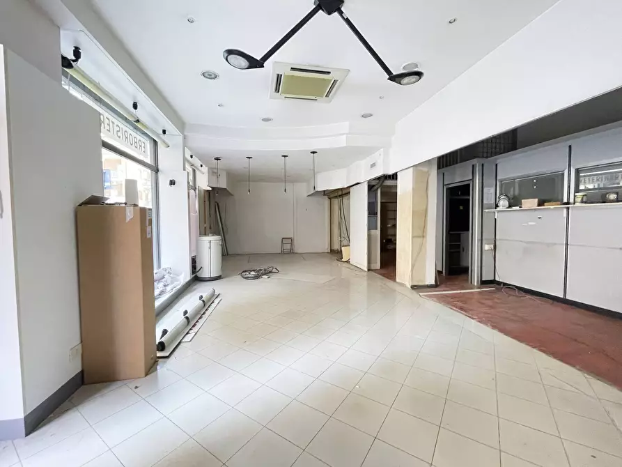 Immagine 3 di Negozio in affitto  in Via Adolfo Omodeo a Roma