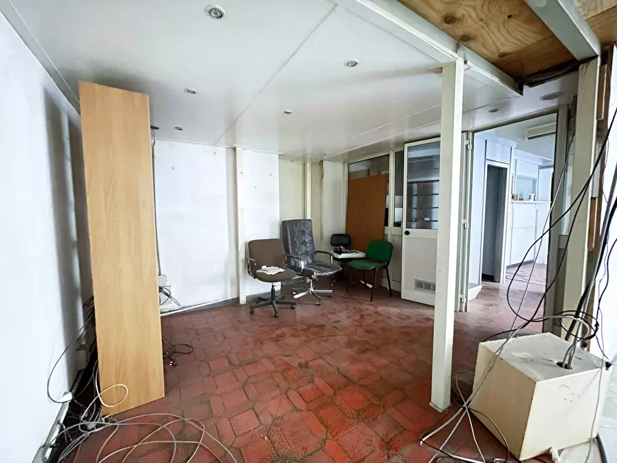 Immagine 6 di Negozio in affitto  in Via Adolfo Omodeo a Roma