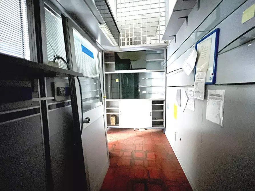 Immagine 9 di Negozio in affitto  in Via Adolfo Omodeo a Roma