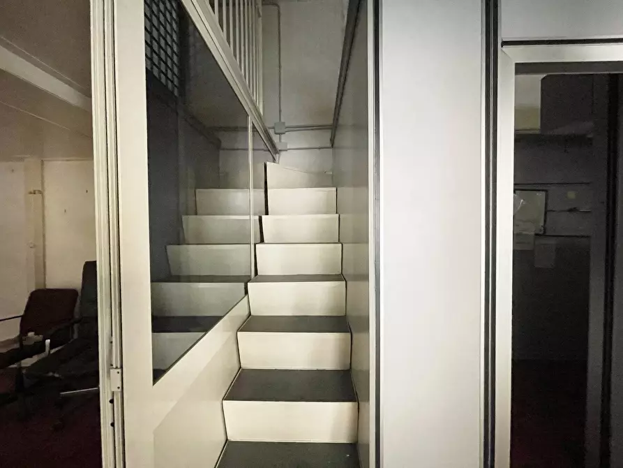 Immagine 10 di Negozio in affitto  in Via Adolfo Omodeo a Roma