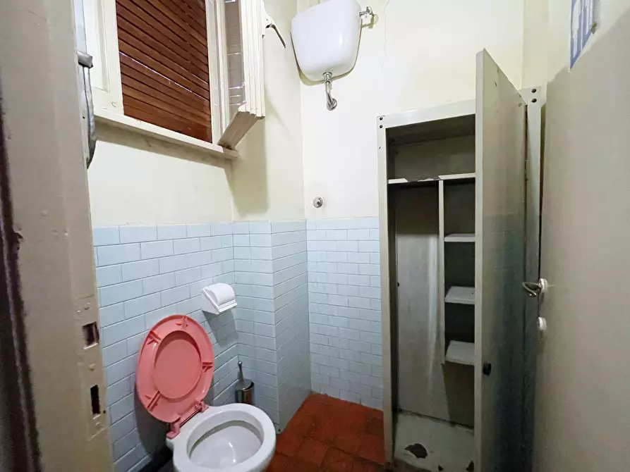 Immagine 13 di Negozio in affitto  in Via Adolfo Omodeo a Roma