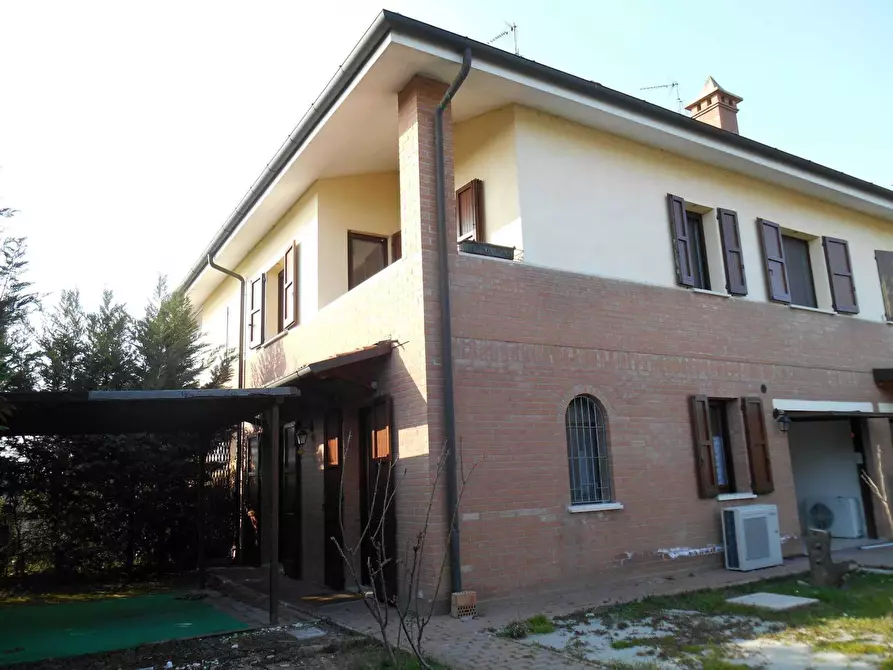 Immagine 1 di Casa indipendente in affitto  in Via Lampone a Ferrara