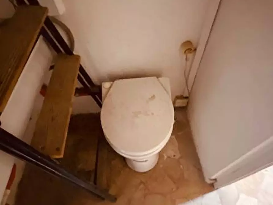 Immagine 7 di Locale commerciale in vendita  in Via Porta Catena a Ferrara