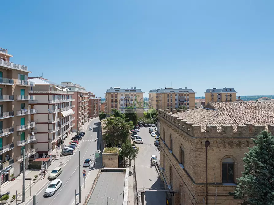 Immagine 11 di Appartamento in vendita  in piazza garibaldi a Chieti