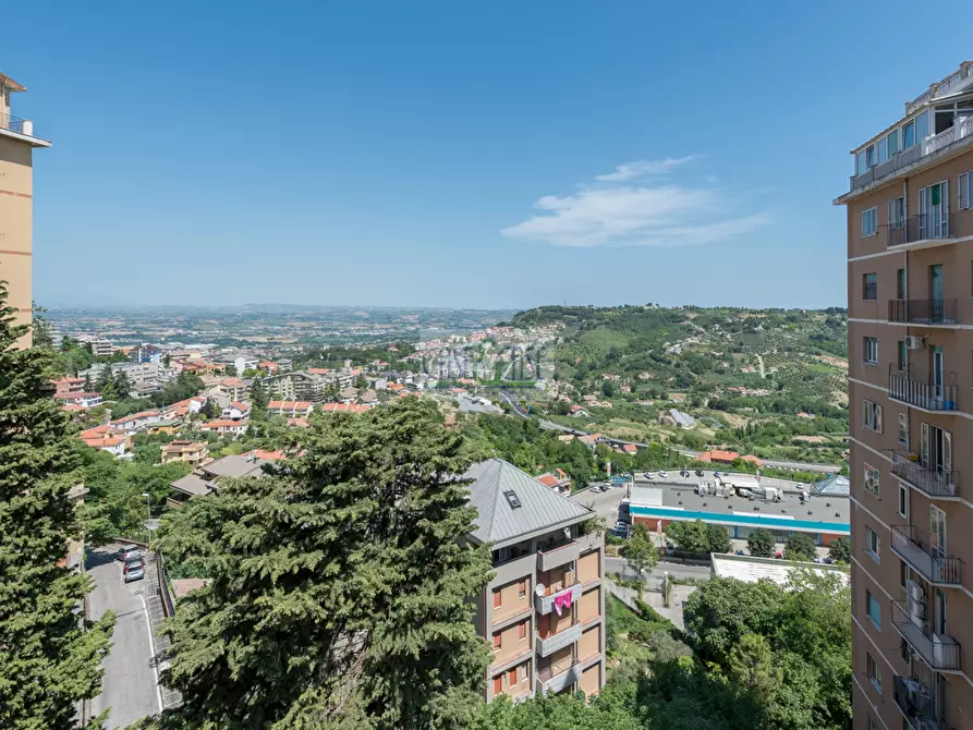 Immagine 12 di Appartamento in vendita  in piazza garibaldi a Chieti