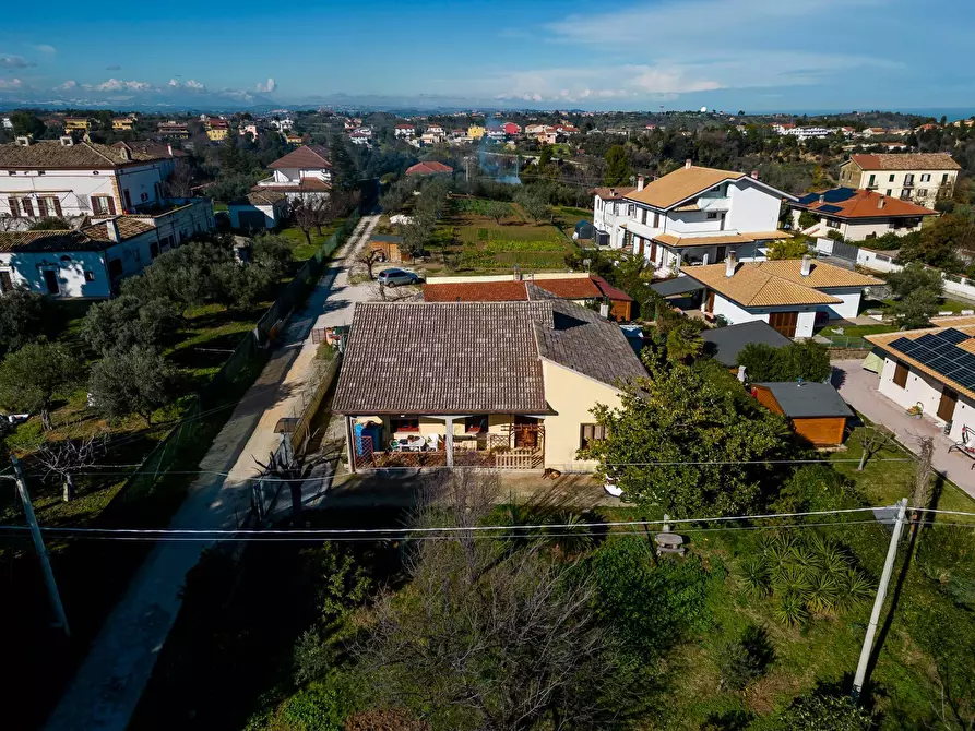 Immagine 6 di Villa in vendita  in VIA TORRE a Torrevecchia Teatina