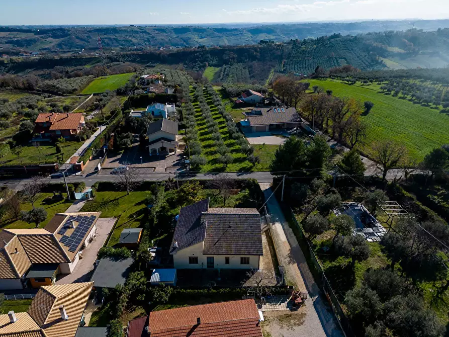 Immagine 11 di Villa in vendita  in VIA TORRE a Torrevecchia Teatina