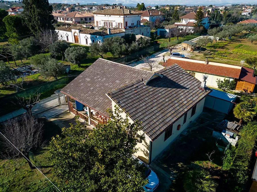 Immagine 3 di Villa in vendita  in VIA TORRE a Torrevecchia Teatina