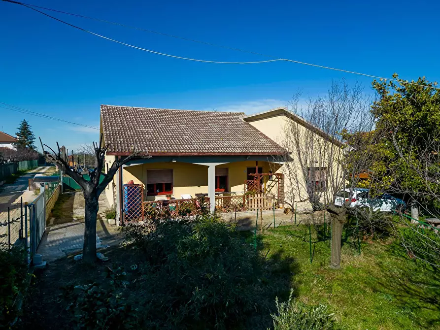 Immagine 1 di Villa in vendita  in VIA TORRE a Torrevecchia Teatina