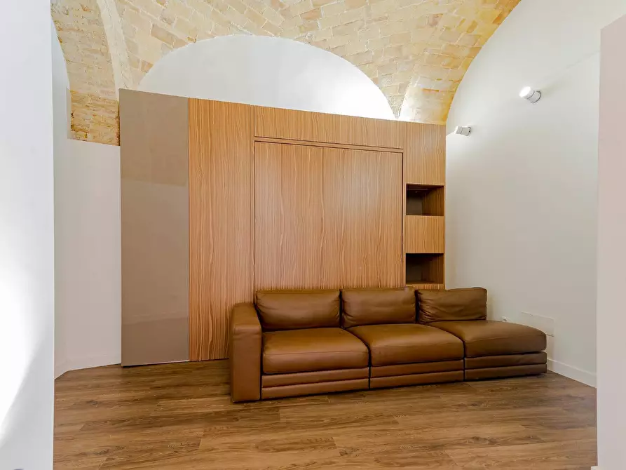 Immagine 10 di Locale commerciale in vendita  in piazza matteotti a Chieti