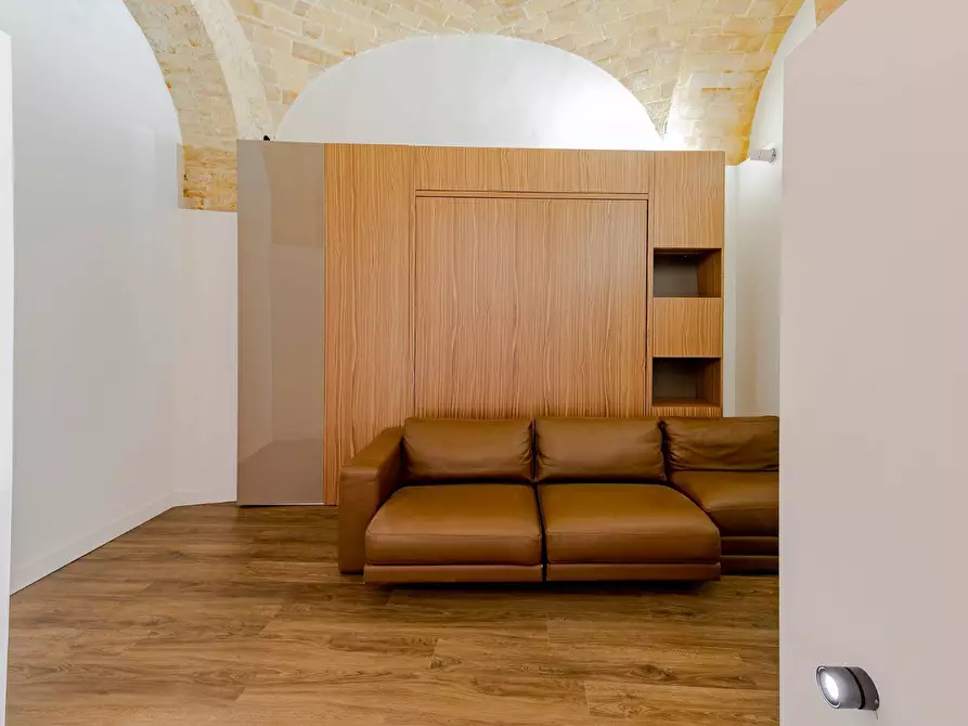 Immagine 13 di Locale commerciale in vendita  in piazza matteotti a Chieti