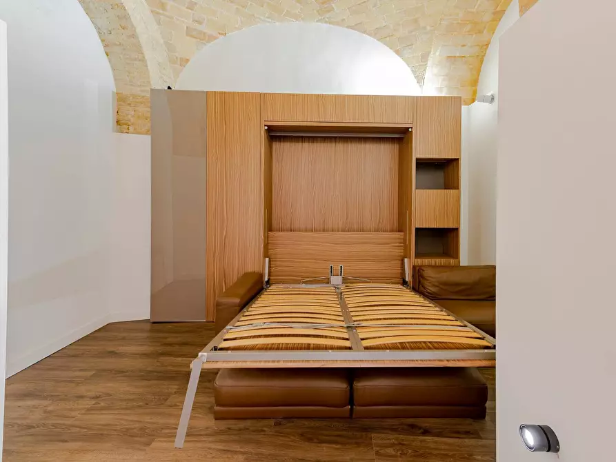 Immagine 17 di Locale commerciale in vendita  in piazza matteotti a Chieti